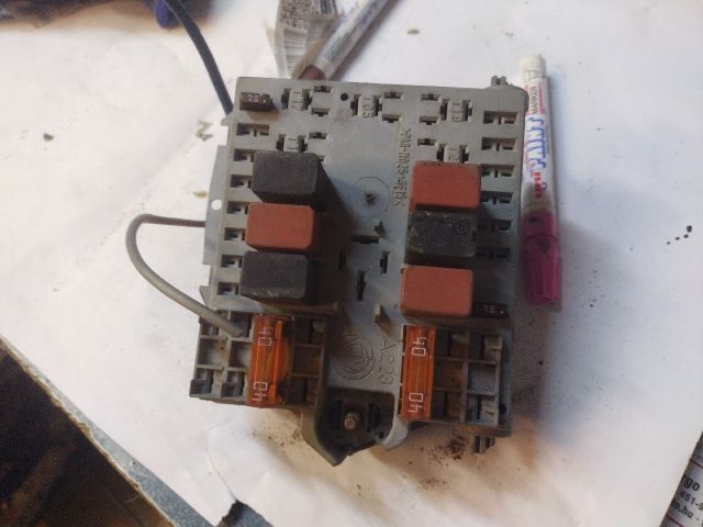 bontott ALFA ROMEO 147 Biztosítéktábla Motortér