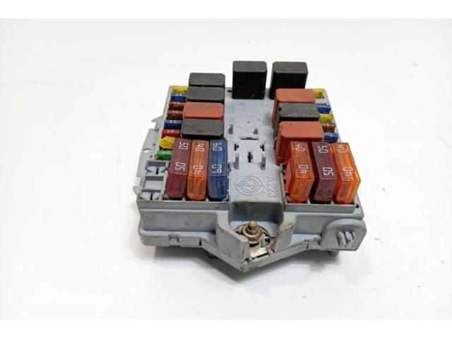 bontott ALFA ROMEO 147 Biztosítéktábla Motortér