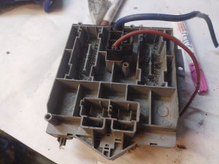 bontott ALFA ROMEO 147 Biztosítéktábla Motortér