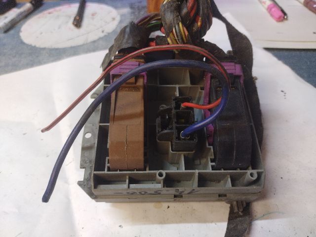 bontott ALFA ROMEO 147 Biztosítéktábla Motortér