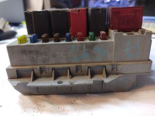 bontott ALFA ROMEO 147 Biztosítéktábla Motortér