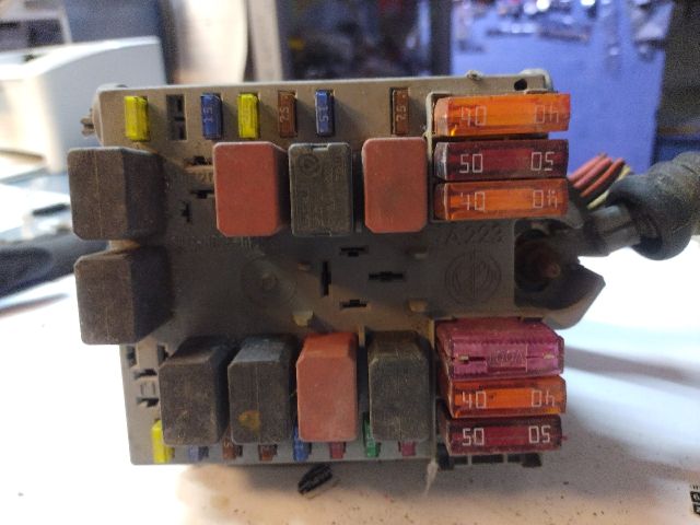 bontott ALFA ROMEO 147 Biztosítéktábla Motortér