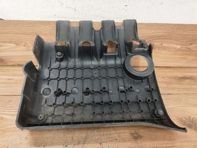 bontott ALFA ROMEO 147 Felső Motorburkolat