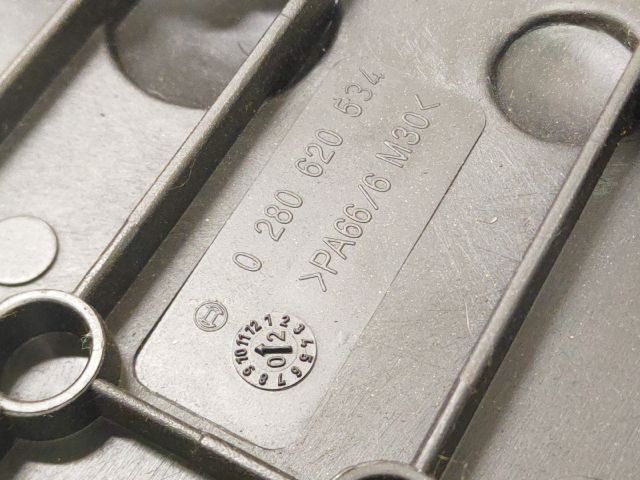 bontott ALFA ROMEO 147 Felső Motorburkolat