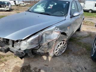 bontott ALFA ROMEO 147 Bal hátsó Csonkállvány Kerékaggyal