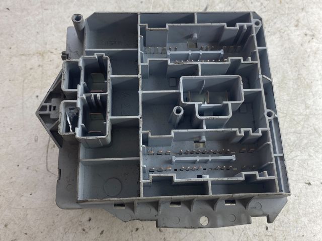 bontott ALFA ROMEO 147 Biztosítéktábla Doboz