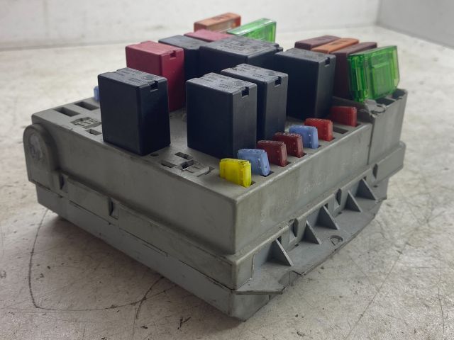 bontott ALFA ROMEO 147 Biztosítéktábla Doboz