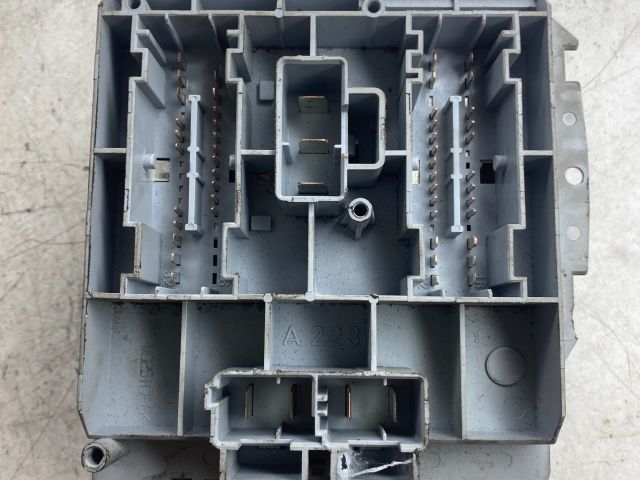 bontott ALFA ROMEO 147 Biztosítéktábla Doboz