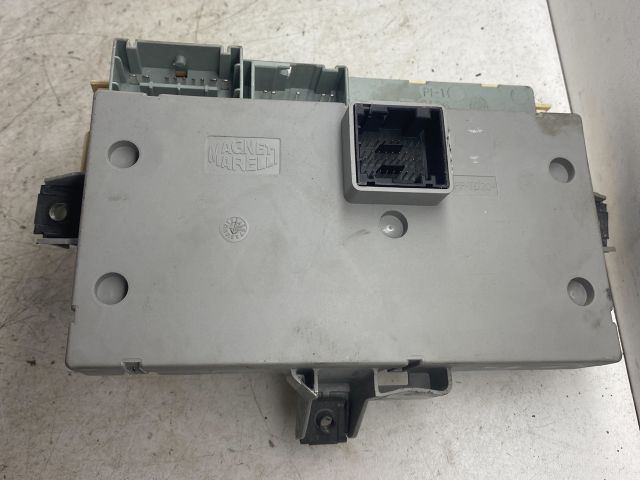 bontott ALFA ROMEO 147 Biztosítéktábla Doboz