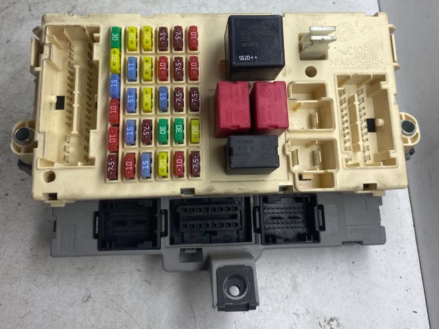 bontott ALFA ROMEO 147 Biztosítéktábla Doboz