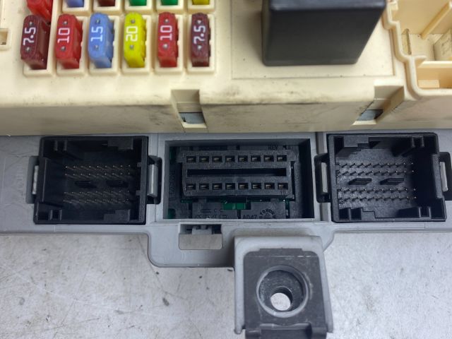 bontott ALFA ROMEO 147 Biztosítéktábla Doboz