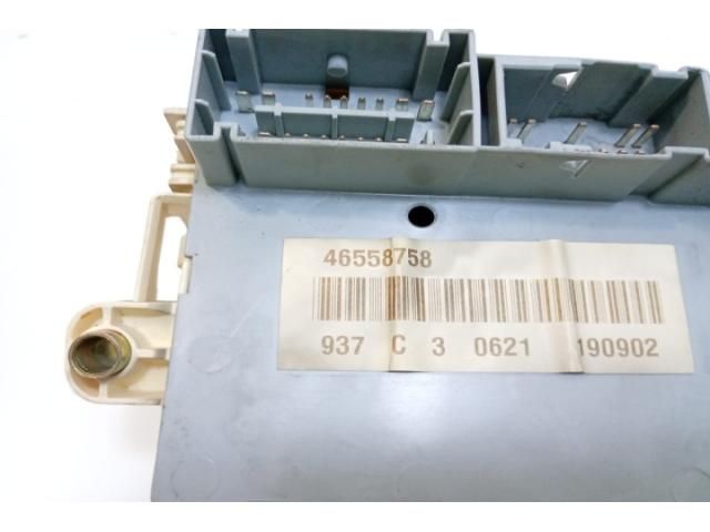 bontott ALFA ROMEO 147 Biztosítéktábla Utastér