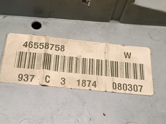 bontott ALFA ROMEO 147 Biztosítéktábla Utastér