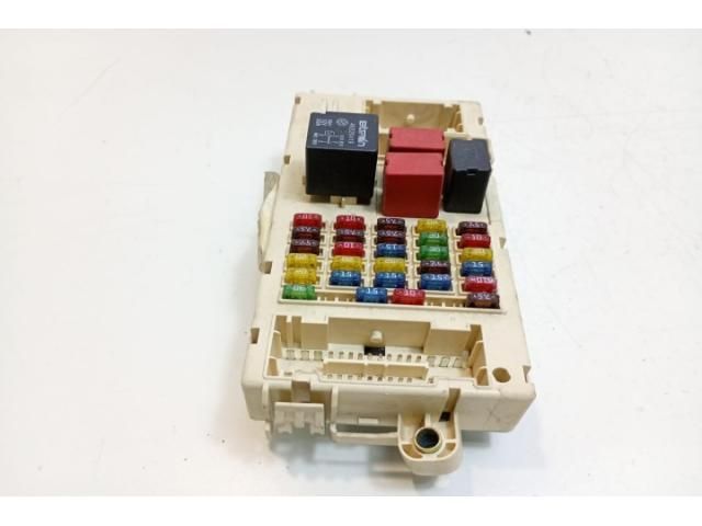 bontott ALFA ROMEO 147 Biztosítéktábla Utastér