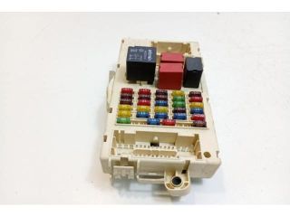 bontott ALFA ROMEO 147 Biztosítéktábla Utastér