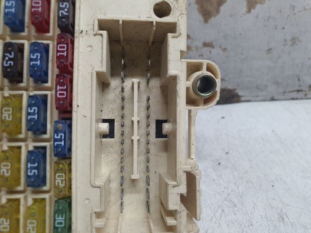 bontott ALFA ROMEO 147 Biztosítéktábla Utastér