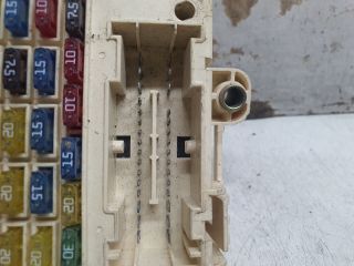 bontott ALFA ROMEO 147 Biztosítéktábla Utastér