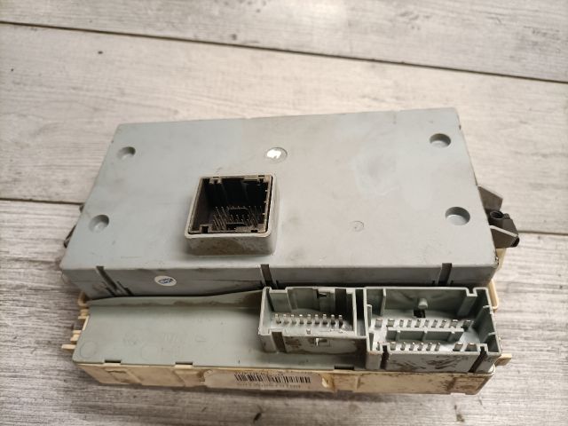 bontott ALFA ROMEO 147 Biztosítéktábla Utastér