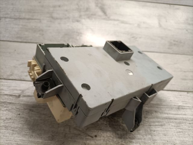 bontott ALFA ROMEO 147 Biztosítéktábla Utastér