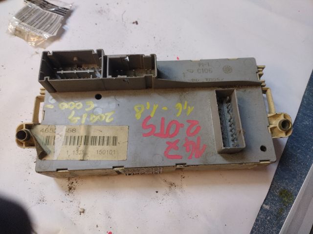 bontott ALFA ROMEO 147 Biztosítéktábla Utastér