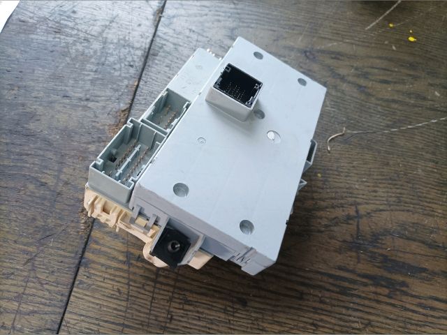 bontott ALFA ROMEO 147 Biztosítéktábla Utastér