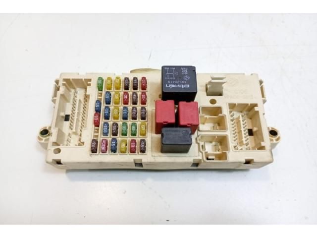 bontott ALFA ROMEO 147 Biztosítéktábla Utastér