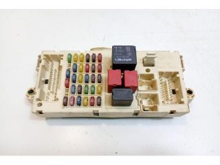 bontott ALFA ROMEO 147 Biztosítéktábla Utastér