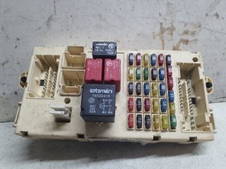 bontott ALFA ROMEO 147 Biztosítéktábla Utastér