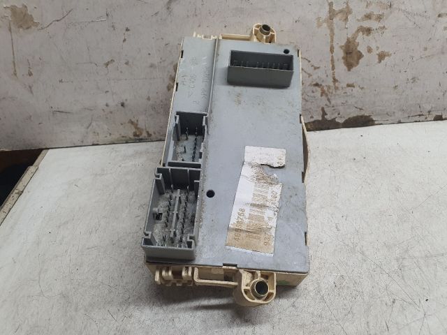 bontott ALFA ROMEO 147 Biztosítéktábla Utastér