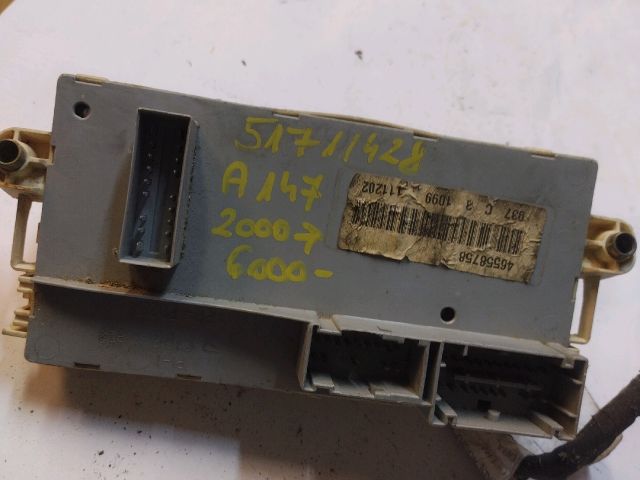 bontott ALFA ROMEO 147 Biztosítéktábla Utastér