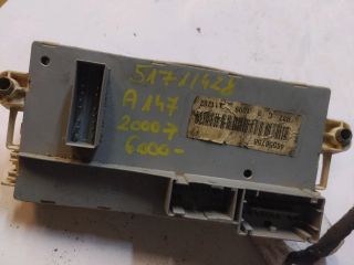 bontott ALFA ROMEO 147 Biztosítéktábla Utastér