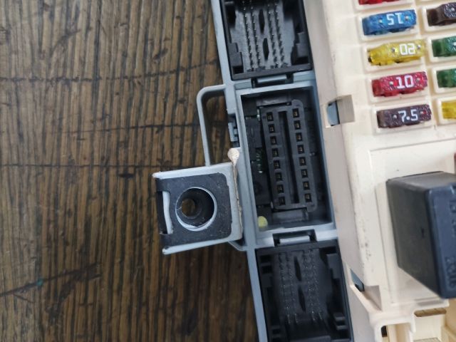 bontott ALFA ROMEO 147 Biztosítéktábla Utastér