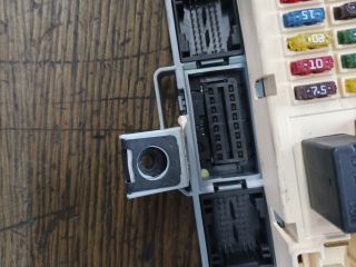 bontott ALFA ROMEO 147 Biztosítéktábla Utastér