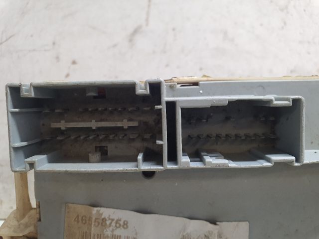 bontott ALFA ROMEO 147 Biztosítéktábla Utastér