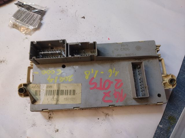 bontott ALFA ROMEO 147 Biztosítéktábla Utastér