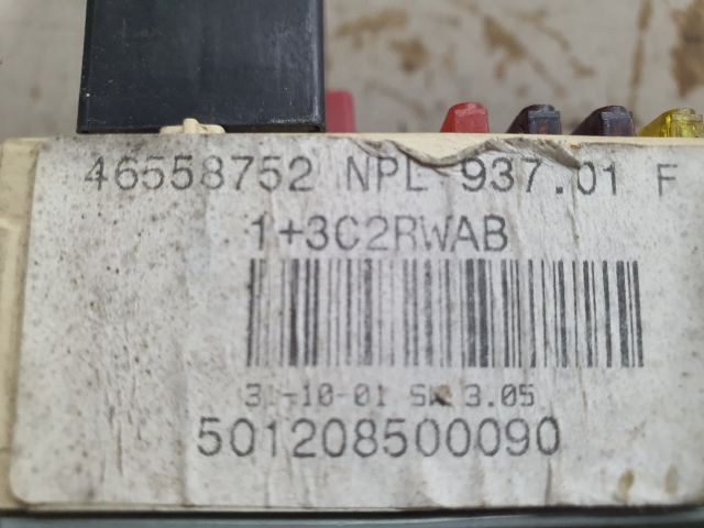 bontott ALFA ROMEO 147 Biztosítéktábla Utastér