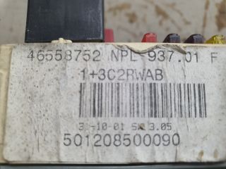 bontott ALFA ROMEO 147 Biztosítéktábla Utastér