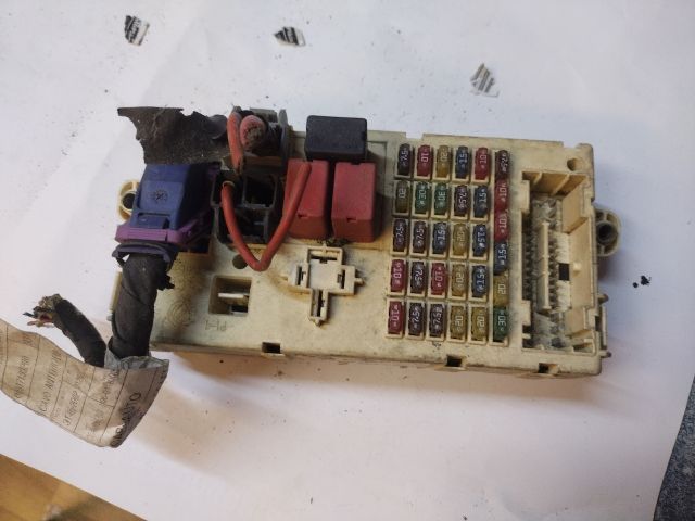 bontott ALFA ROMEO 147 Biztosítéktábla Utastér