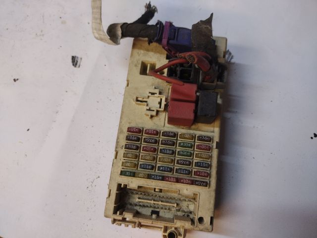 bontott ALFA ROMEO 147 Biztosítéktábla Utastér