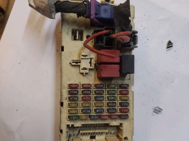 bontott ALFA ROMEO 147 Biztosítéktábla Utastér