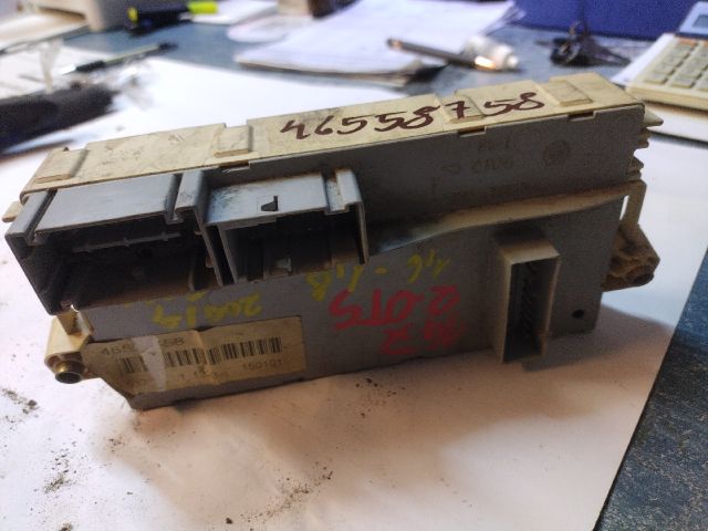 bontott ALFA ROMEO 147 Biztosítéktábla Utastér