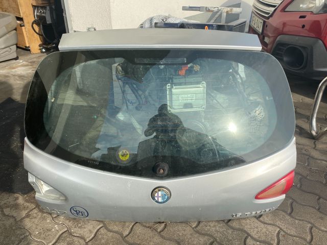 bontott ALFA ROMEO 147 Csomagtérajtó (Üres lemez)