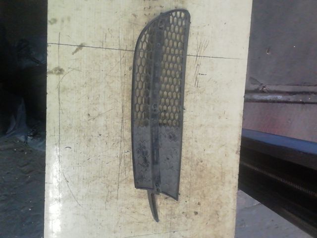 bontott ALFA ROMEO 147 Első Lökhárító Bal Díszrács