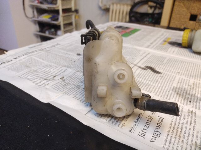 bontott ALFA ROMEO 147 Fékfolyadék Tartály
