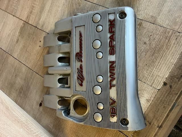 bontott ALFA ROMEO 147 Felső Hűtőburkolat