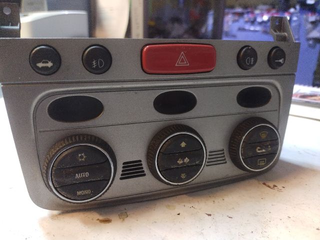 bontott ALFA ROMEO 147 Fűtéskapcsoló (digit klímás)