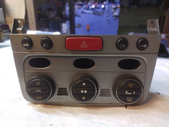 bontott ALFA ROMEO 147 Fűtéskapcsoló (digit klímás)