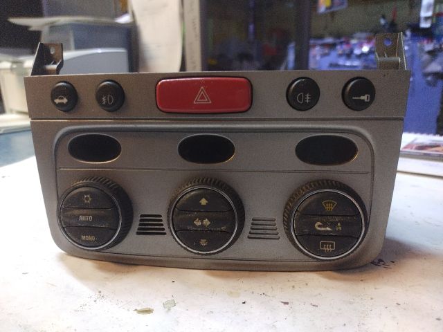 bontott ALFA ROMEO 147 Fűtéskapcsoló (digit klímás)