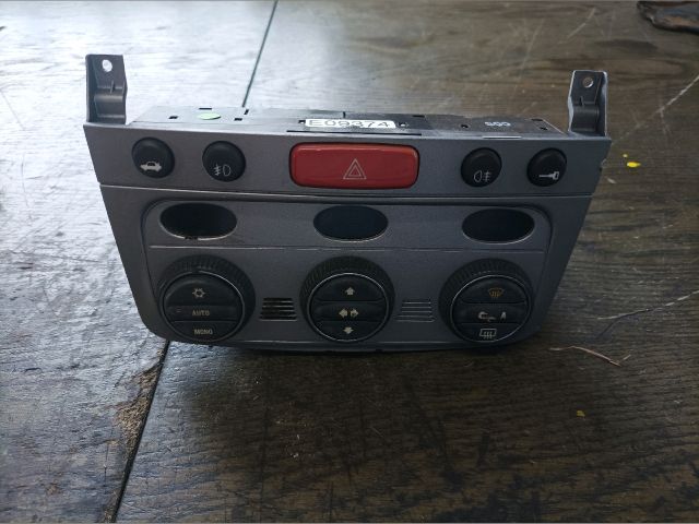 bontott ALFA ROMEO 147 Fűtéskapcsoló (digit klímás)