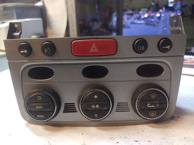bontott ALFA ROMEO 147 Fűtéskapcsoló (digit klímás)